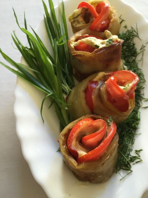 Баклажановые рулетики